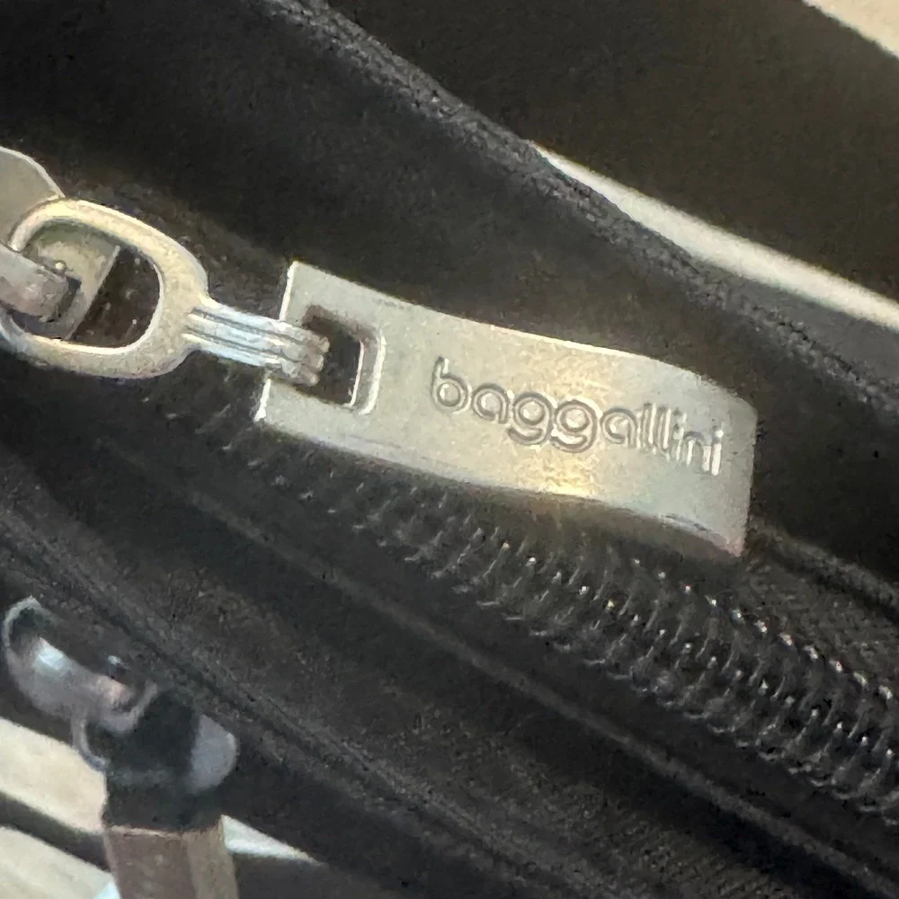 Baggallini Black Nylon Crossbody Bag Adjustable Strap Multi-Pocket Travel Purse‎